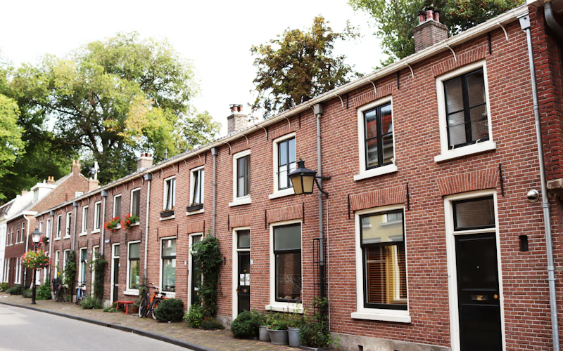 Grachtenpanden aan het water